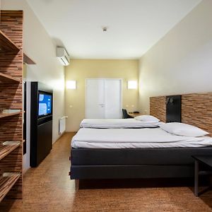 Standard Twin Room without Window